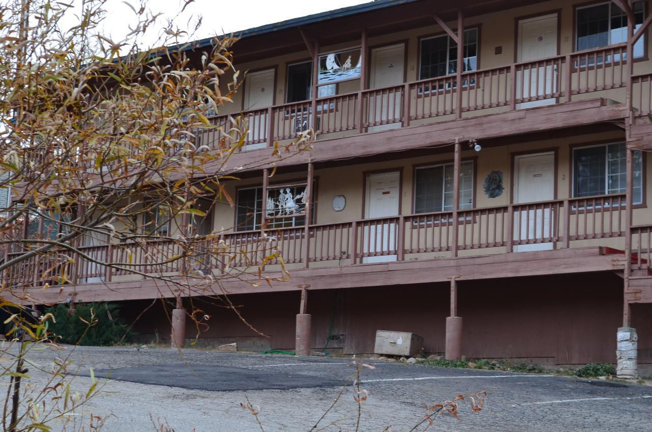 Deep Creek Motel Running Springs ภายนอก รูปภาพ